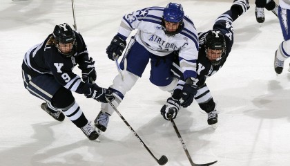 FB体育-足球产业背后：投资创新推动联赛升级，足球产业规模